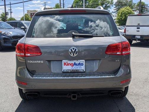 Photo 4 of 25 of 2014 Volkswagen Touareg Sport