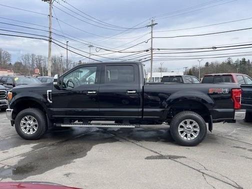 Photo 2 of 28 of 2019 Ford F-350 Lariat Super Duty