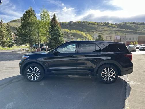 Photo 3 of 3 of 2022 Ford Explorer ST