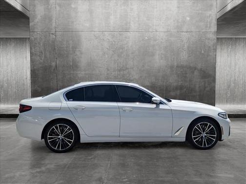 Photo 4 of 26 of 2021 BMW 530 i