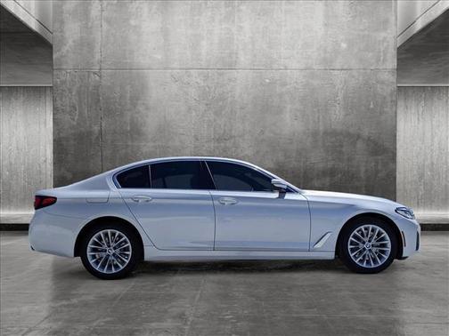 Photo 4 of 26 of 2023 BMW 530 i