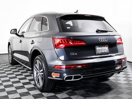 Photo 2 of 25 of 2020 Audi Q5 e 55 Premium
