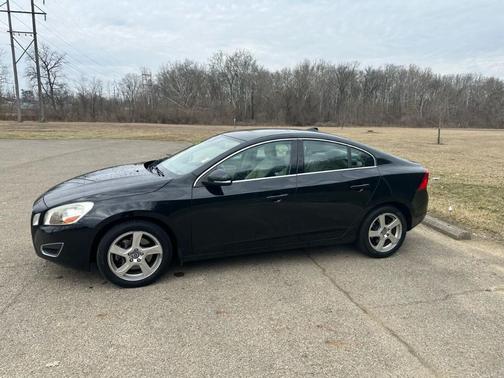 Photo 4 of 38 of 2012 Volvo S60 T5