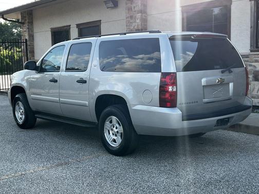 Photo 3 of 29 of 2007 Chevrolet Suburban 1500