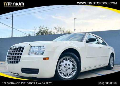 Photo 4 of 65 of 2005 Chrysler 300 Base