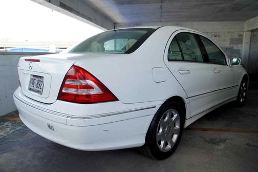Photo 5 of 26 of 2005 Mercedes-Benz C-Class C240