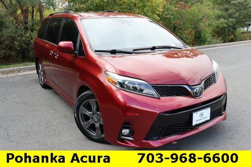 Photo 1 of 32 of 2018 Toyota Sienna L