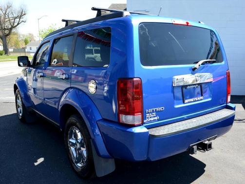 Photo 2 of 19 of 2007 Dodge Nitro SLT