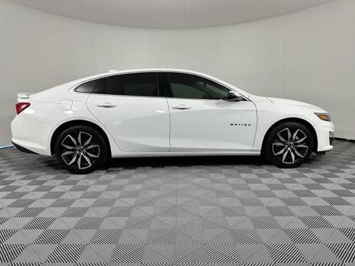 Photo 3 of 33 of 2021 Chevrolet Malibu FWD RS