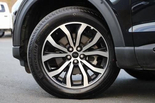 Photo 3 of 50 of 2022 Ford Explorer ST