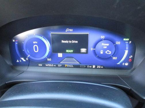 Photo 3 of 21 of 2021 Ford Escape PHEV Titanium