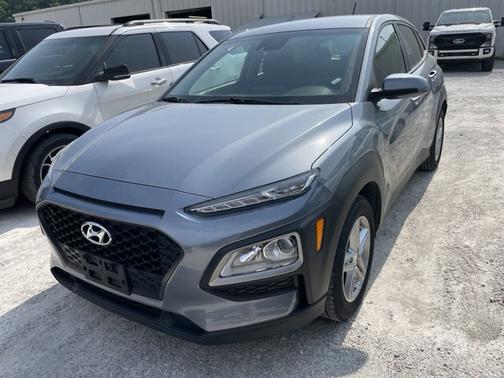 Photo 1 of 4 of 2021 Hyundai Kona SE