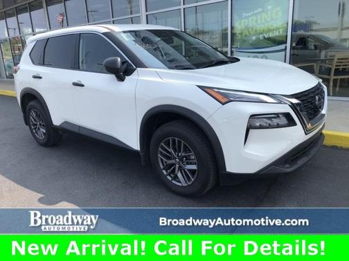 Photo 1 of 5 of 2021 Nissan Rogue S