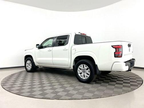 Photo 5 of 31 of 2022 Nissan Frontier SV