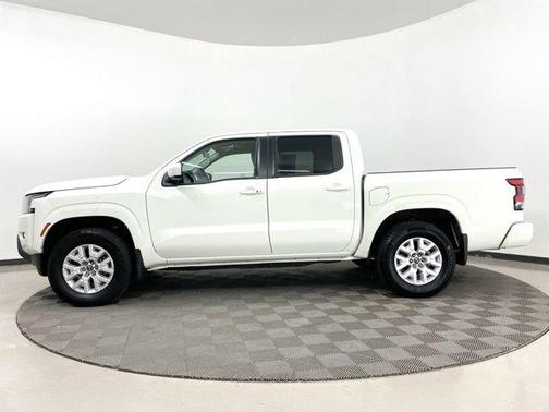 Photo 4 of 31 of 2022 Nissan Frontier SV