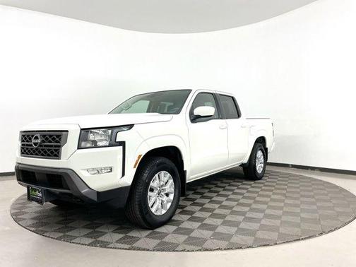 Photo 3 of 31 of 2022 Nissan Frontier SV
