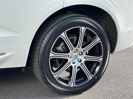 Photo 5 of 31 of 2020 Volvo XC60 T5 Inscription
