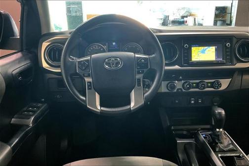 Photo 5 of 35 of 2018 Toyota Tacoma SR5