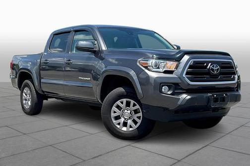 Photo 2 of 35 of 2018 Toyota Tacoma SR5