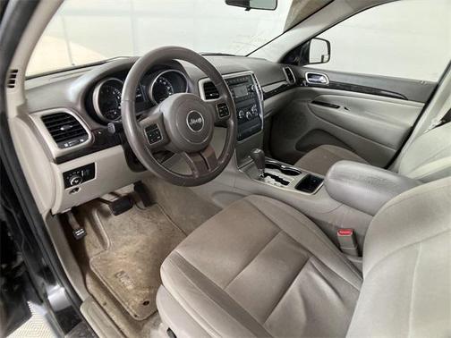 Photo 4 of 24 of 2012 Jeep Grand Cherokee Laredo