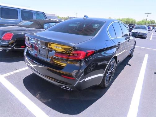 Photo 4 of 4 of 2021 BMW 530 i