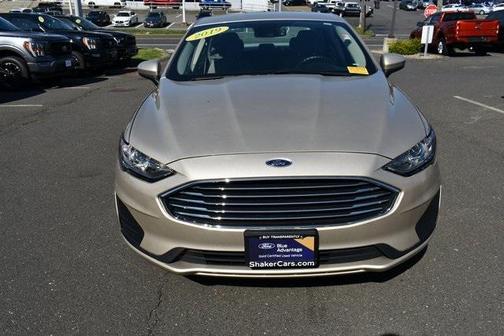 Photo 2 of 32 of 2019 Ford Fusion SE