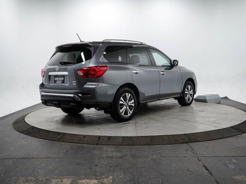 Photo 5 of 29 of 2018 Nissan Pathfinder SV