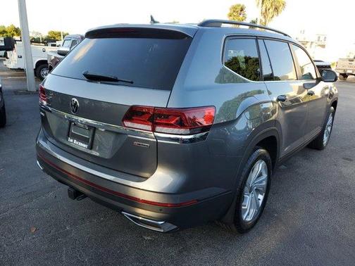 Photo 4 of 31 of 2022 Volkswagen Atlas 3.6L SE w/Technology