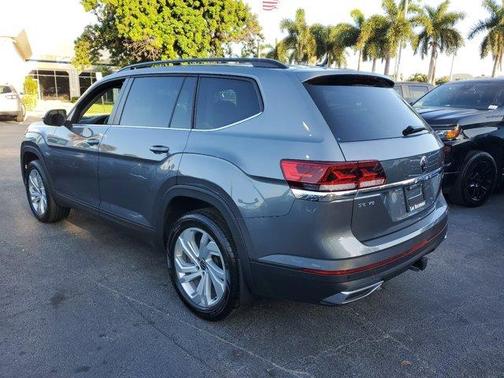 Photo 3 of 31 of 2022 Volkswagen Atlas 3.6L SE w/Technology