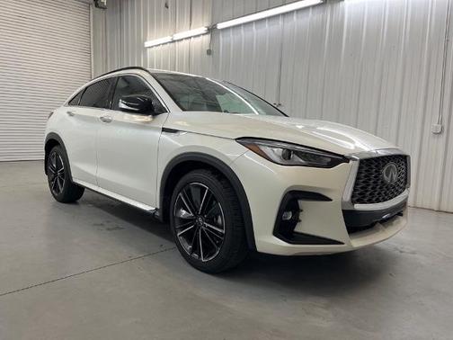 Photo 1 of 3 of 2023 INFINITI QX55 LUXE