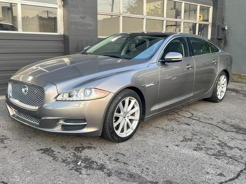 Photo 1 of 22 of 2011 Jaguar XJ L