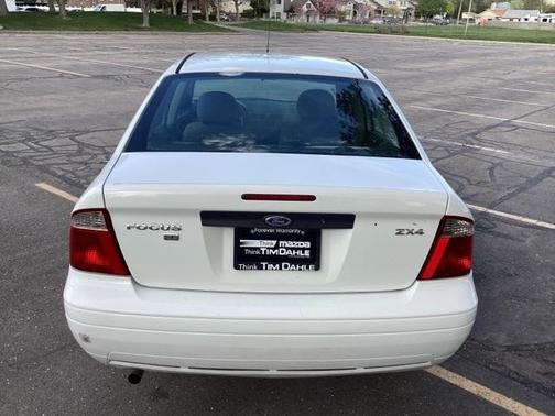 Photo 4 of 13 of 2006 Ford Focus ZX4