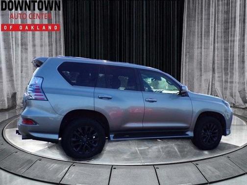Photo 3 of 33 of 2020 Lexus GX 460 Base