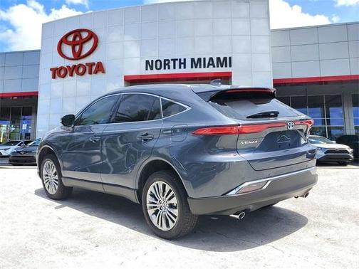 Photo 3 of 21 of 2022 Toyota Venza XLE
