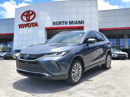 Photo 2 of 21 of 2022 Toyota Venza XLE