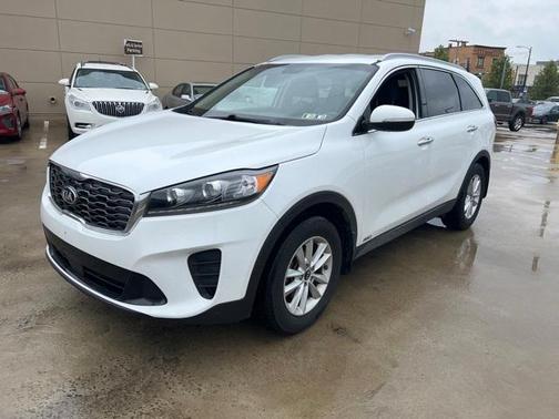 Photo 1 of 6 of 2020 Kia Sorento LX