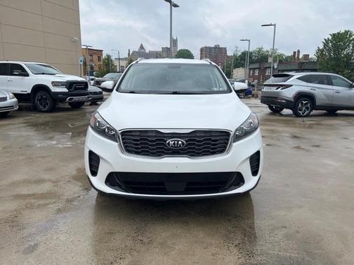 Photo 5 of 6 of 2020 Kia Sorento LX