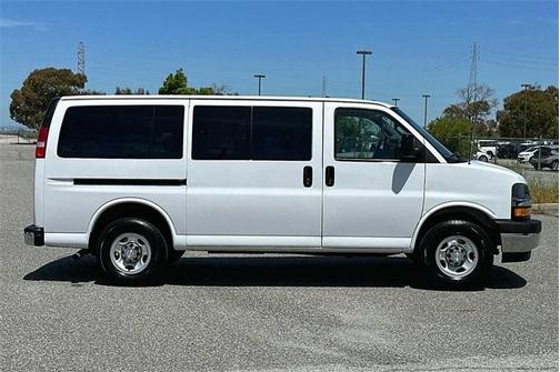 Photo 4 of 30 of 2019 Chevrolet Express 3500 LT