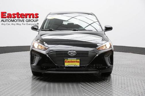 Photo 2 of 63 of 2019 Hyundai IONIQ Plug-In Hybrid Base
