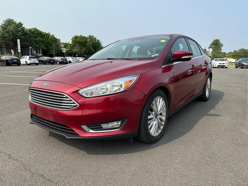 Photo 1 of 7 of 2016 Ford Focus Titanium
