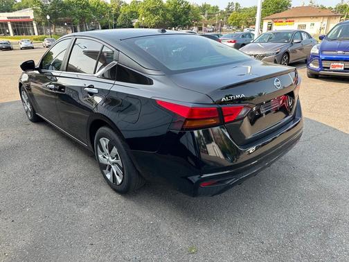 Photo 4 of 7 of 2020 Nissan Altima 2.5 S