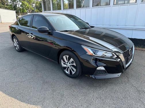 Photo 2 of 7 of 2020 Nissan Altima 2.5 S