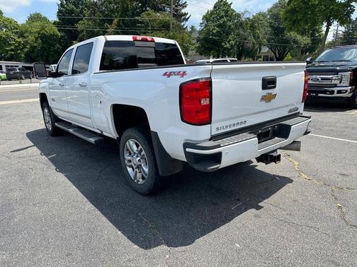 Photo 4 of 8 of 2017 Chevrolet Silverado 2500 High Country