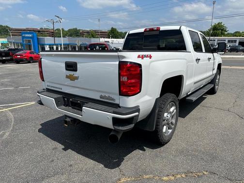 Photo 5 of 8 of 2017 Chevrolet Silverado 2500 High Country