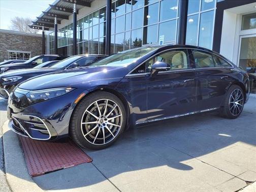 Photo 3 of 21 of 2022 Mercedes-Benz EQS 580 Base 4MATIC