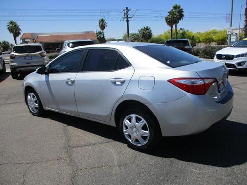 Photo 4 of 36 of 2016 Toyota Corolla LE