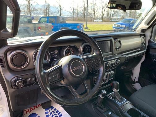 Photo 3 of 21 of 2020 Jeep Wrangler Sport