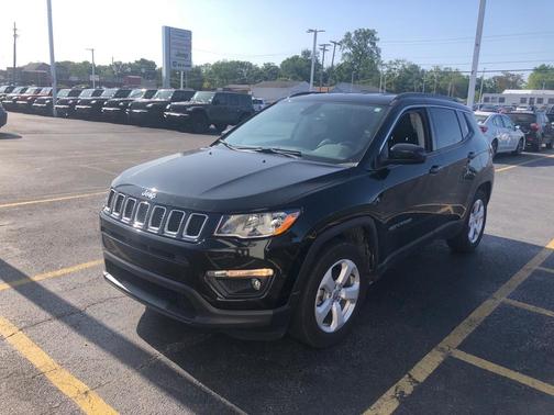 Photo 2 of 5 of 2020 Jeep Compass Latitude