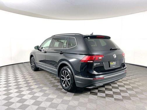 Photo 5 of 28 of 2021 Volkswagen Tiguan 2.0T SE