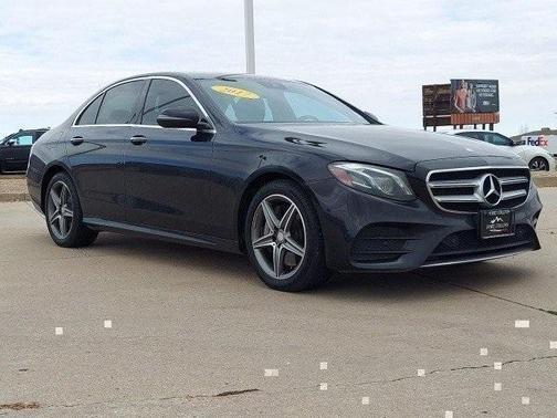Photo 3 of 30 of 2017 Mercedes-Benz E-Class E 300
